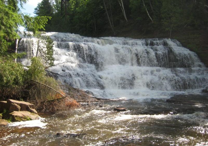 Closer look at Agate Falls Closer look at Agate Falls
